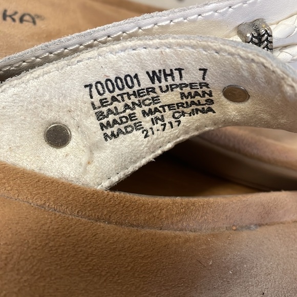 Minnetonka SALE! - Picture 5 of 9